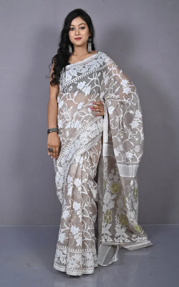 Solapuri_Work_Jamdani_Saree_In_Greige_Off_White_And_Golden