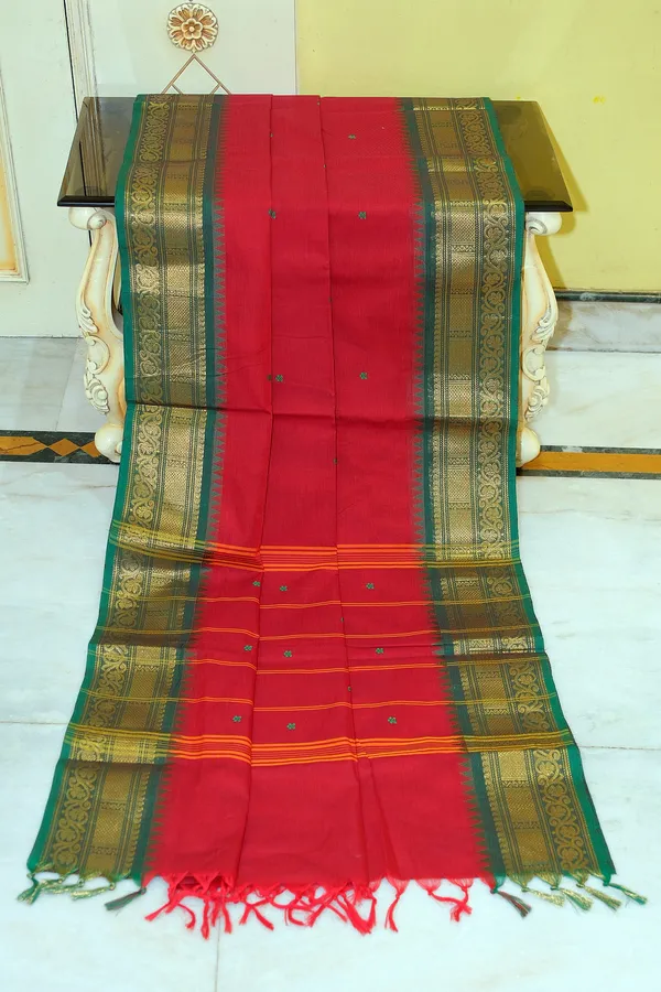Jacket_Nakshi_Border_Work_Cotton_Gadwal_Saree_In_Red_And_Dark_Green