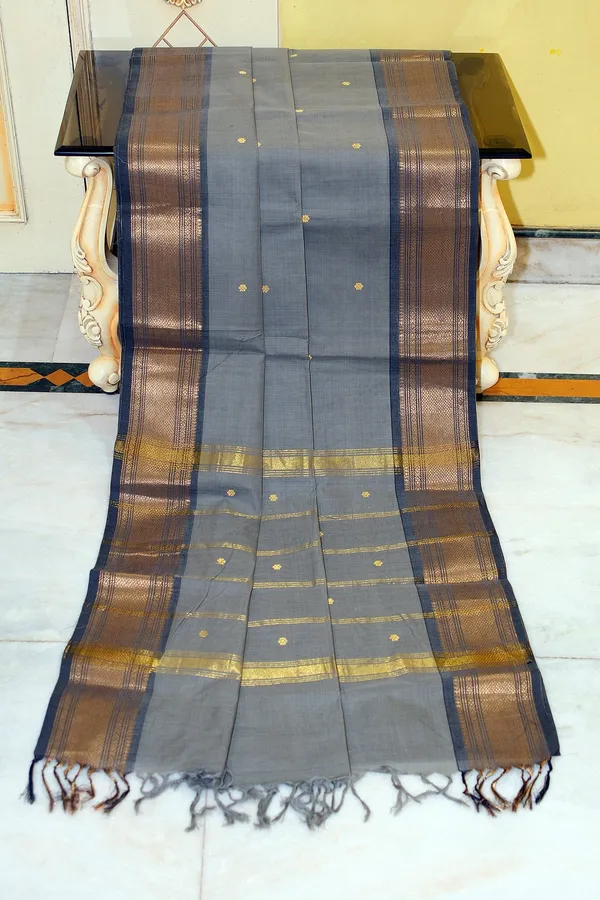 Jacket_Nakshi_Border_Work_Cotton_Gadwal_Saree_In_Storm_Grey_And_Black
