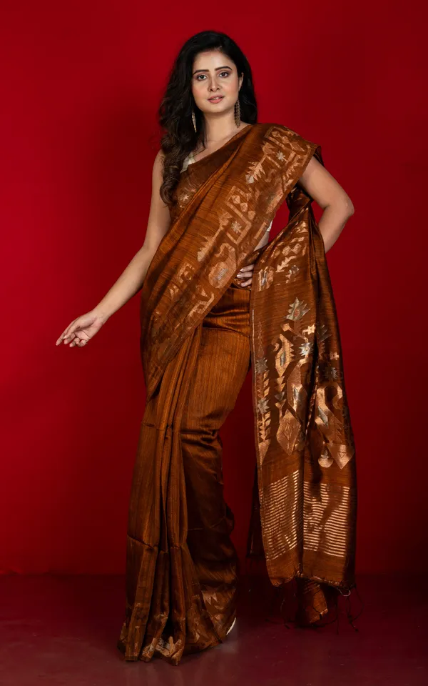 Premium_Quality_Double_Warp_Pure_Matka_Silk_Jamdani_Saree_In_Raw_Umber_Antique_Gold_And_Antique_Silver