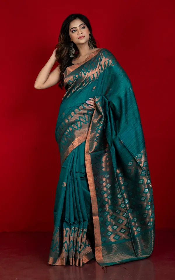 Woven_Paisley_Motif_Work_Premium_Tussar_Raw_Silk_Jamdani_Saree_In_Teal_Green_And_Copper