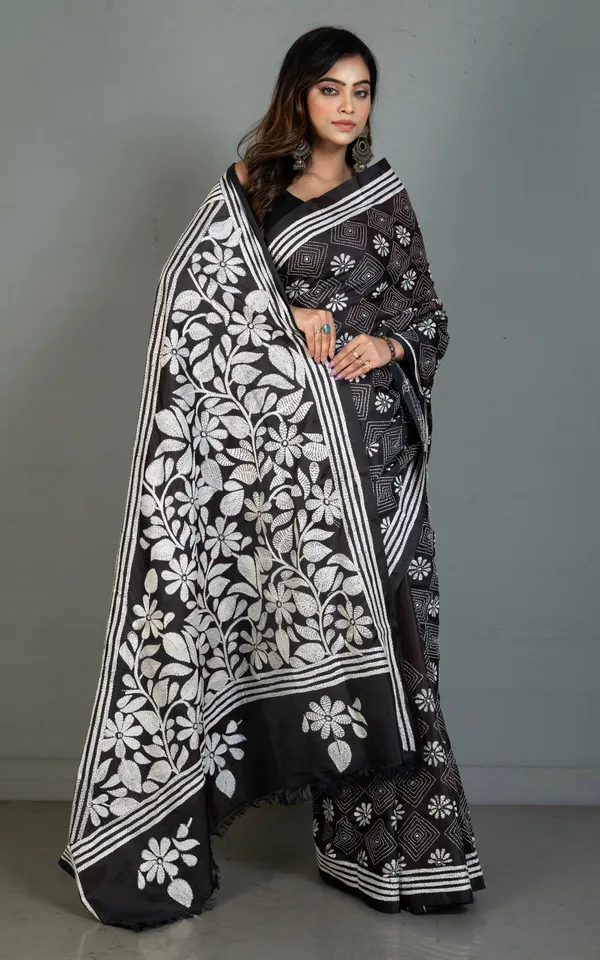 Hand_Embroidery_Blended_Silk_Kantha_Work_Saree_In_Soot_Black_And_Off_White_Thread_Work