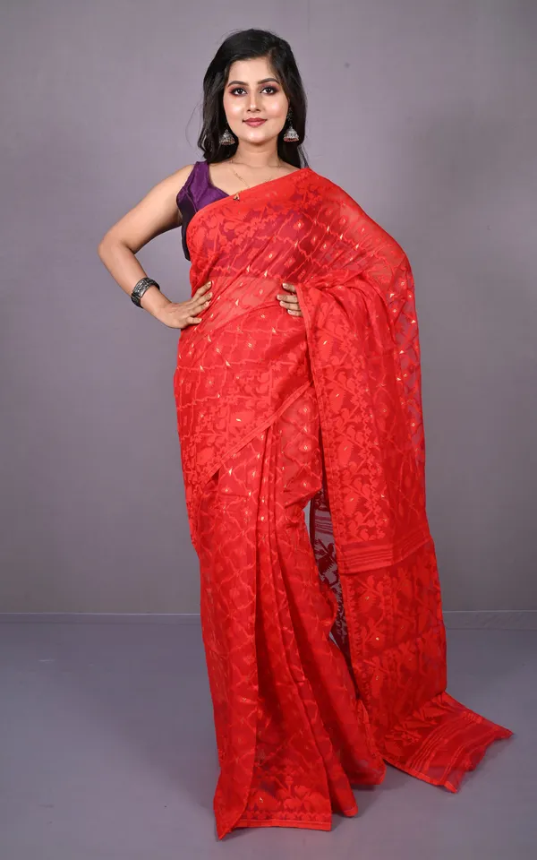 Traditional_Cotton_Muslin_Soft_Jamdani_Saree_In_Bright_Red_And_Gold