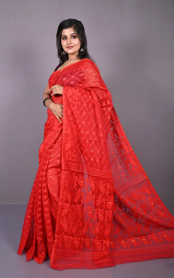 Traditional_Cotton_Muslin_Soft_Jamdani_Saree_In_Bright_Red_And_Gold