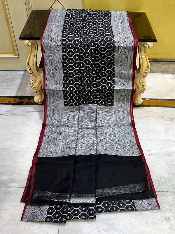 Cotton_Resham_Woven_Nakshi_Work_Chanderi_Saree_In_Black_And_Off_White