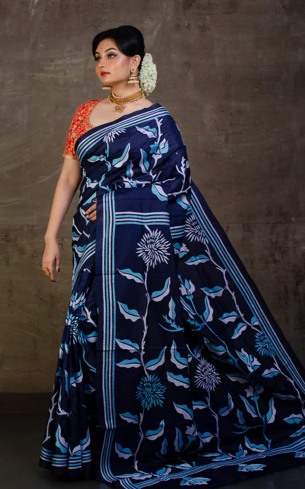 Hand_Embroidery_Blended_Silk_Kantha_Work_Saree_In_Navy_Blue_Off_White_And_Sky_Blue_Thread_Work