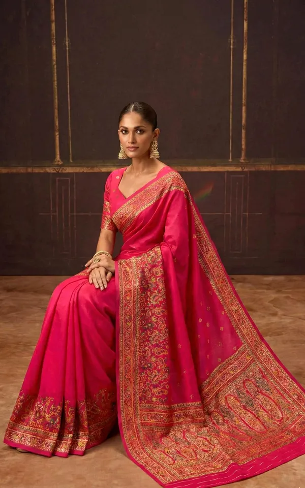 Position_Print_Thread_Work_Designer_Soft_Kani_Silk_Saree_In_Raspberry_Pink_Antique_Golden_And_Multicolor