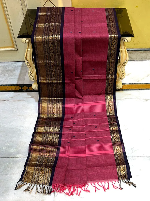 Traditional_Premium_Quality_Hand_Woven_Jacket_Nakshi_Border_South_Cotton_Gadwal_Saree_In_Vivid_Burgundy_And_Black