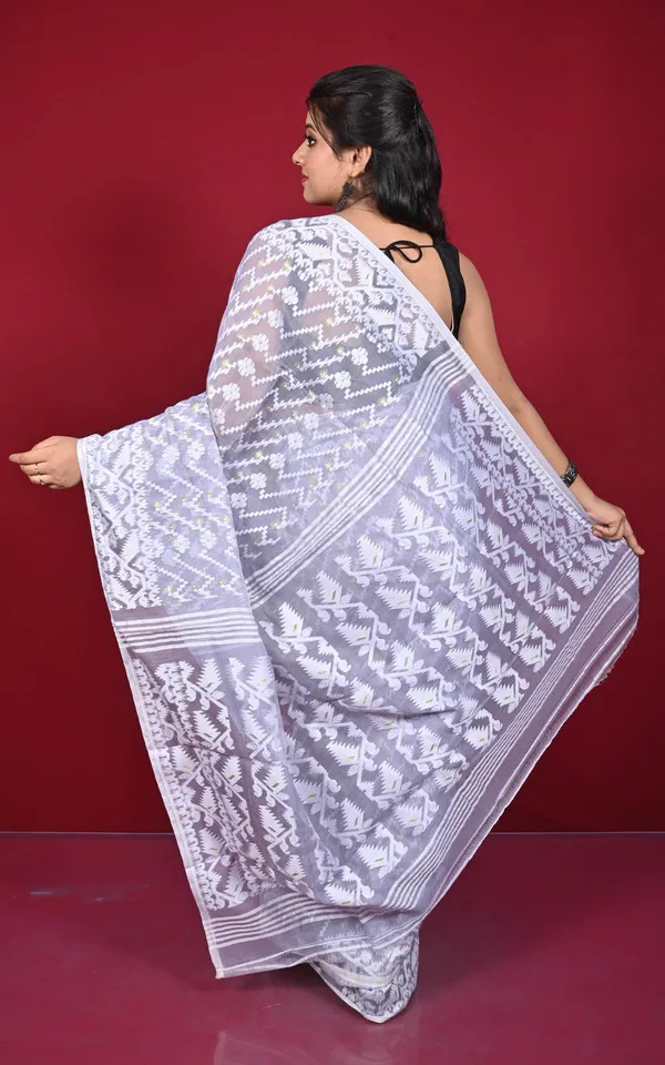 Traditional_Cotton_Muslin_Soft_Jamdani_Saree_In_Oslo_Grey_And_Off_White