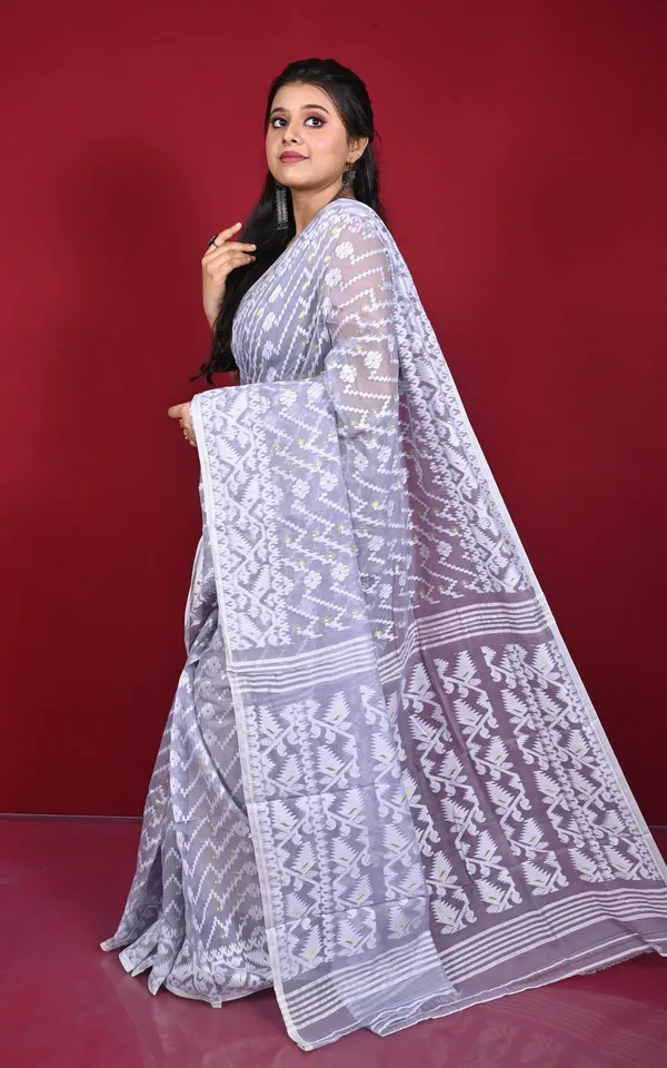 Traditional_Cotton_Muslin_Soft_Jamdani_Saree_In_Oslo_Grey_And_Off_White