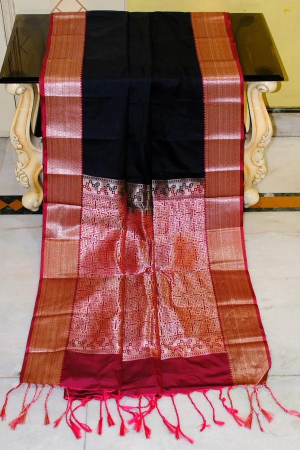 Traditional_Soft_South_Gadwal_Silk_Saree_In_Black_And_Dark_Red