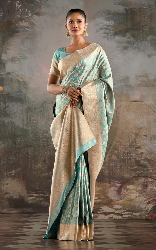 Floral_Jaal_Nakshi_Work_Designer_Katan_Silk_Banarasi_Saree_In_Pale_Blue_Lily_And_Antique_Golden_Zari_Nakshi_Work