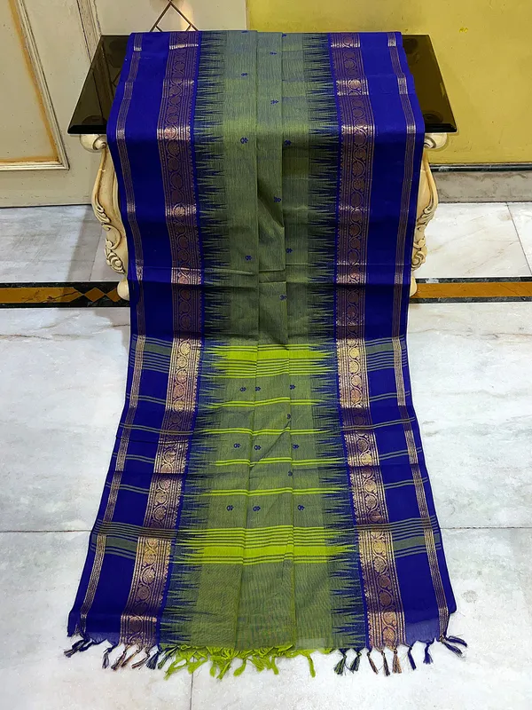 Traditional_Premium_Quality_Hand_Woven_Step_Temple_Nakshi_Border_South_Cotton_Gadwal_Saree_In_Rangoon_Green_And_Royal_Blue