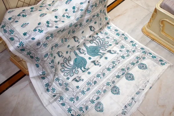 Hand_Embroidery_Kantha_Stitch_Work_Blended_Silk_Saree_In_White_Black_And_Rama_Green