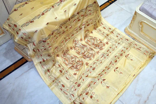 Hand_Embroidery_Kantha_Stitch_Work_Blended_Silk_Saree_In_Buttermilk_Black_Beige_And_Brown