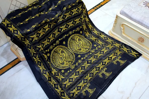Hand_Embroidery_Kantha_Stitch_Work_Blended_Silk_Saree_In_Black_And_Yellow