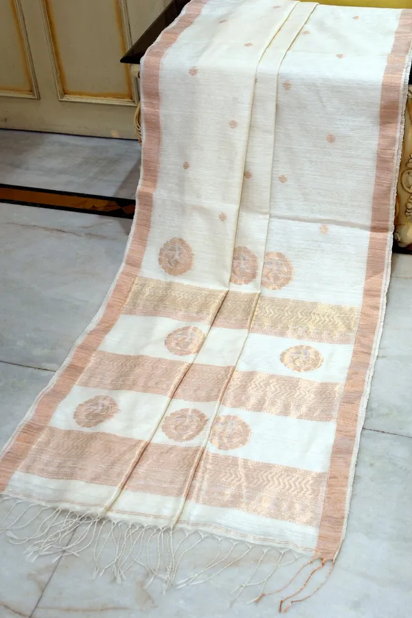 Premium_Quality_Pure_Matka_Silk_Jamdani_Saree_In_Creamy_Off_White_And_Copper_Gold