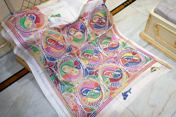 Hand_Embroidery_Nakshi_Kantha_Stitch_Work_Blended_Bangalore_Silk_Saree_In_Off_White_Red_And_Multicolor_Thread_Work