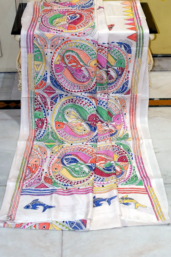 Hand_Embroidery_Nakshi_Kantha_Stitch_Work_Blended_Bangalore_Silk_Saree_In_Off_White_Red_And_Multicolor_Thread_Work