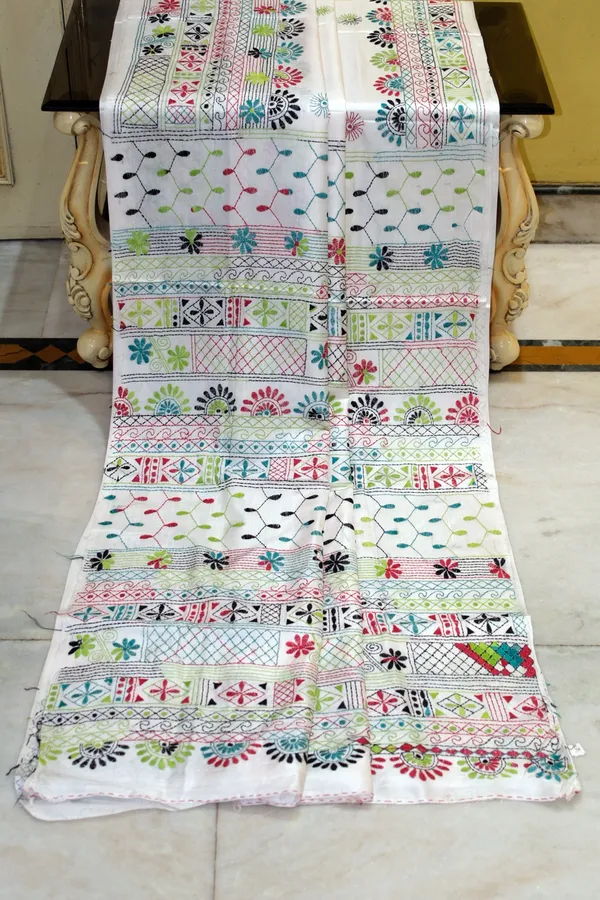 Hand_Embroidery_Lambani_Stitch_Work_Blended_Silk_Saree_In_Off_White_Rama_Green_And_Multicolor