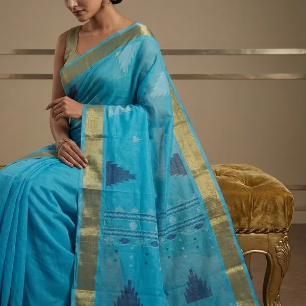 Tan_Chui_Border_Cotton_Dhakai_Jamdani_Saree_In_Sky_Blue_Navy_Blue_And_Off_White