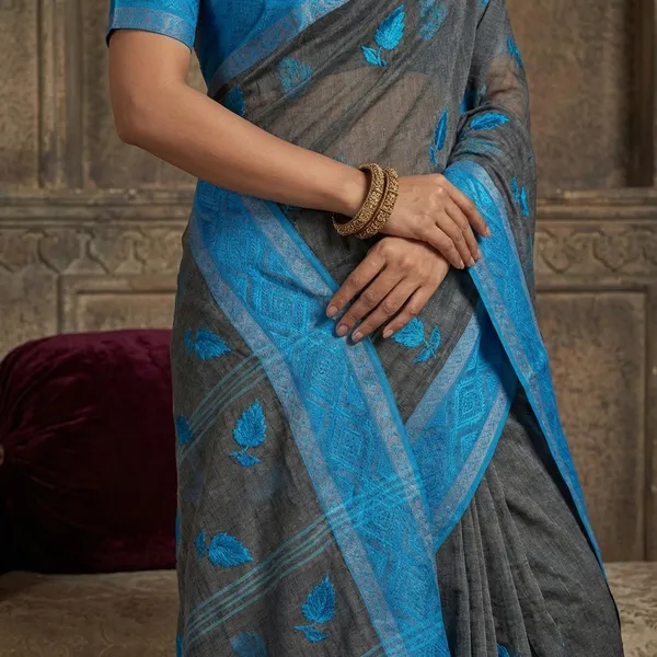 Bengal_Handloom_Cotton_Saree_With_Leaf_Motif_Embroidery_Work_In_Dark_Grey_And_Blue