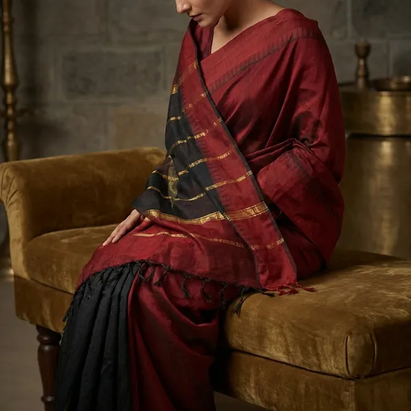 Soft_South_Cotton_Pencil_Border_Gadwal_Saree_In_Black_And_Maroon