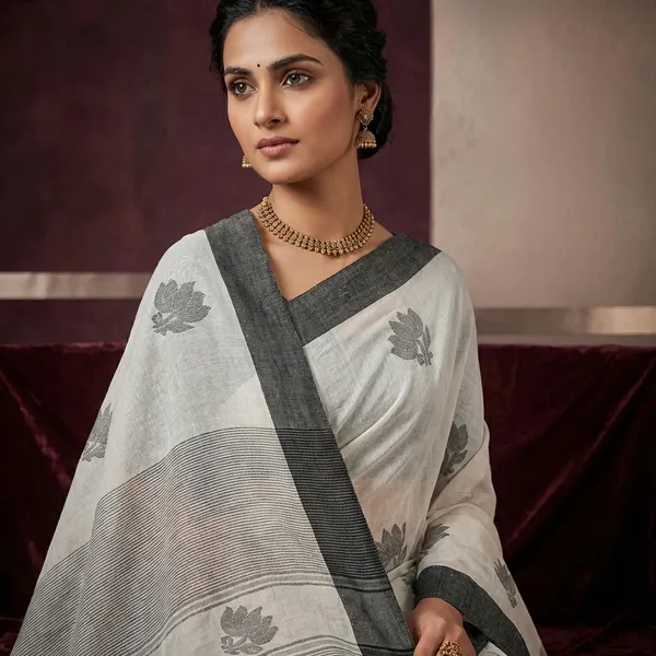 Hand_Woven_Poth_Border_Soft_Cotton_Saree_In_Off_White_Garage_Mix_White_And_Black