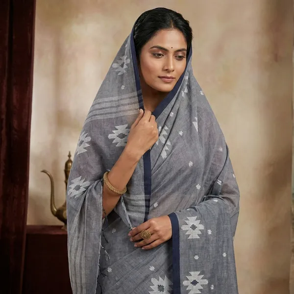 Designer_Poth_Cotton_Jamdani_Saree_In_Steel_Grey_Off_White_And_Black