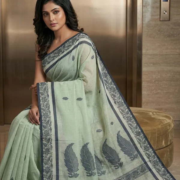 Bengal_Handloom_Cotton_Bomkai_Leaf_And_Floral_Nakshi_Work_Saree_In_Sea_Mist_Off_White_And_Black