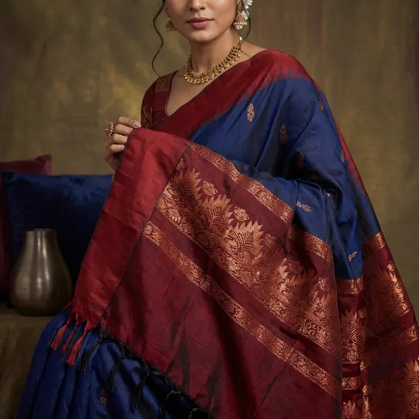 Soft_South_Cotton_Borderless_Pencil_Temple_Motifs_Gadwal_Saree_In_Dark_Indigo_And_Maroon_Oak