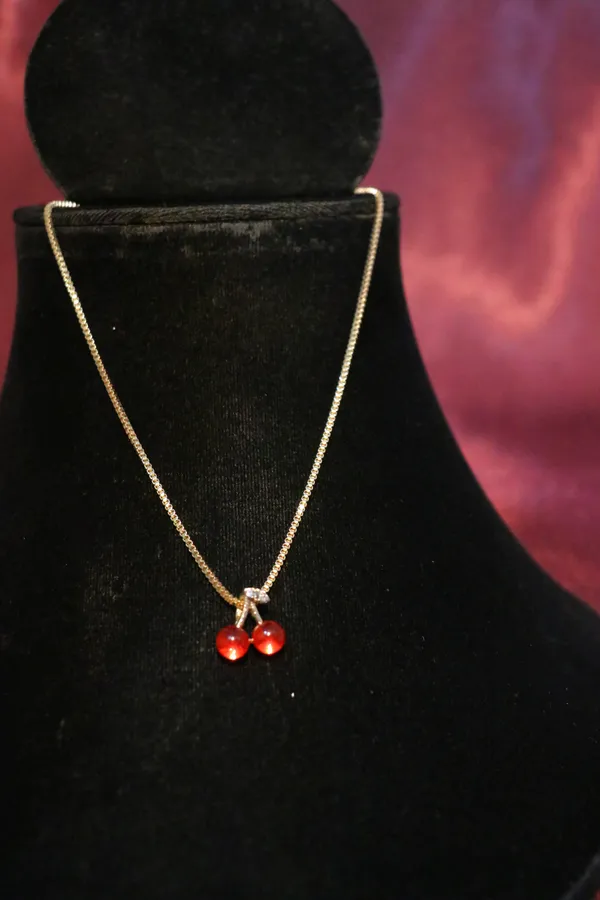Red_Alloy_Pendant_Necklace_For_Women