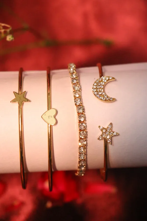 Golden_Alloy_Bracelet_Set_For_Women