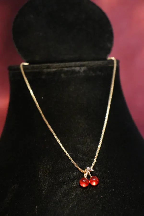 Red_Alloy_Pendant_Necklace_For_Women