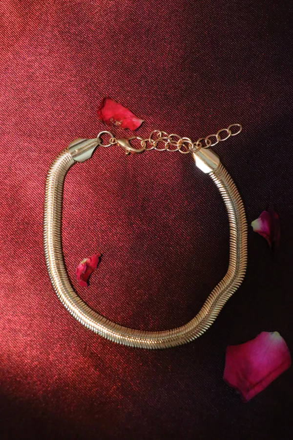 Golden_Alloy_Chain_Bracelet_For_Women