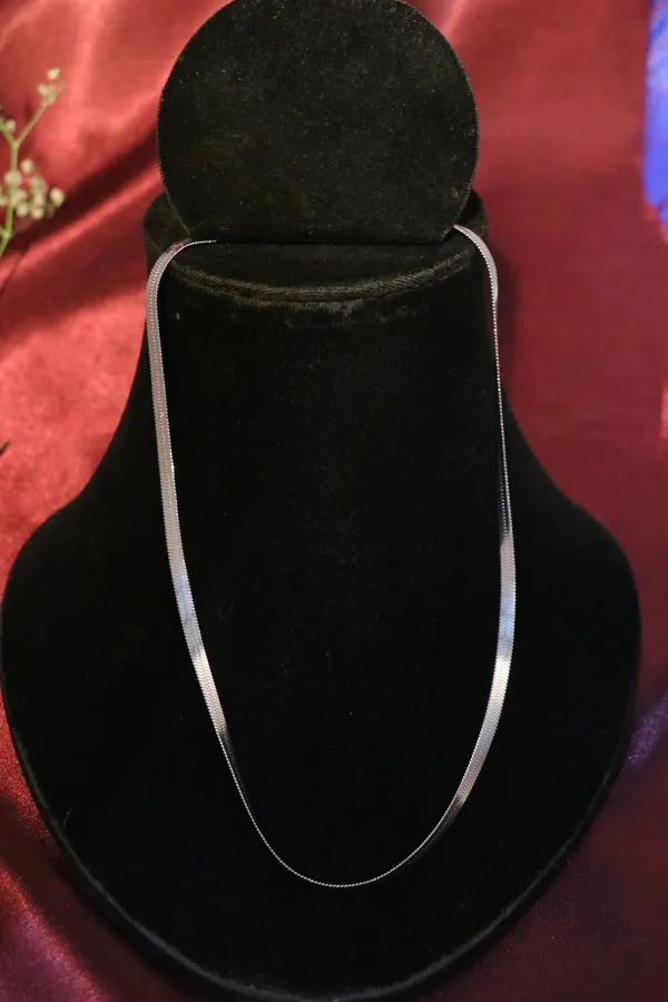 Silver_Alloy_Neck_Chain_For_Women