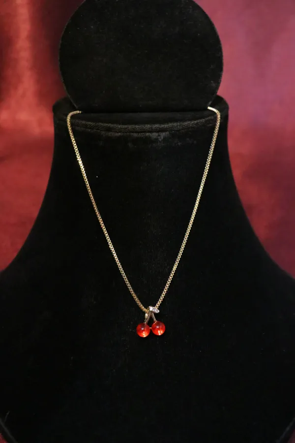 Red_Alloy_Pendant_Necklace_For_Women