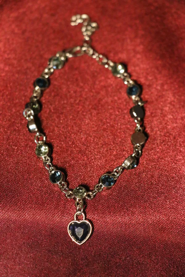 Golden_Alloy_Bracelet_For_Women