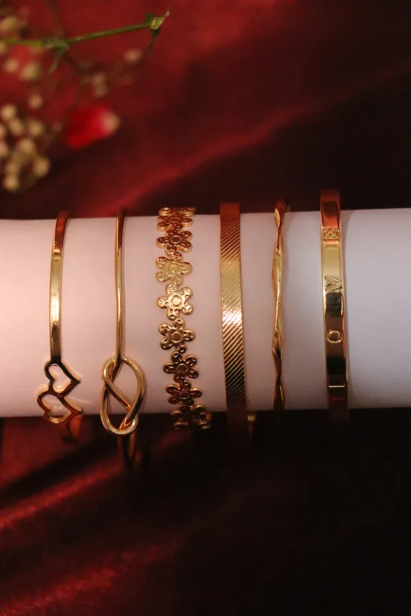 Golden_Alloy_Bangle_Set_For_Women