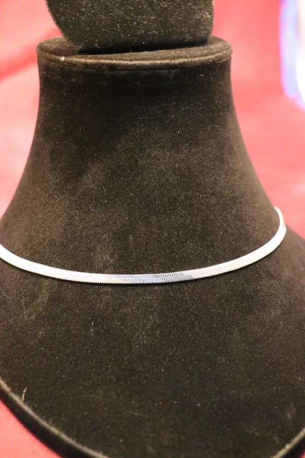 Silver_Alloy_Neck_Chain_For_Women