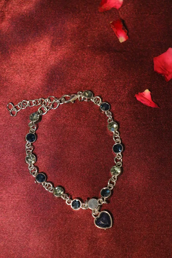 Golden_Alloy_Bracelet_For_Women
