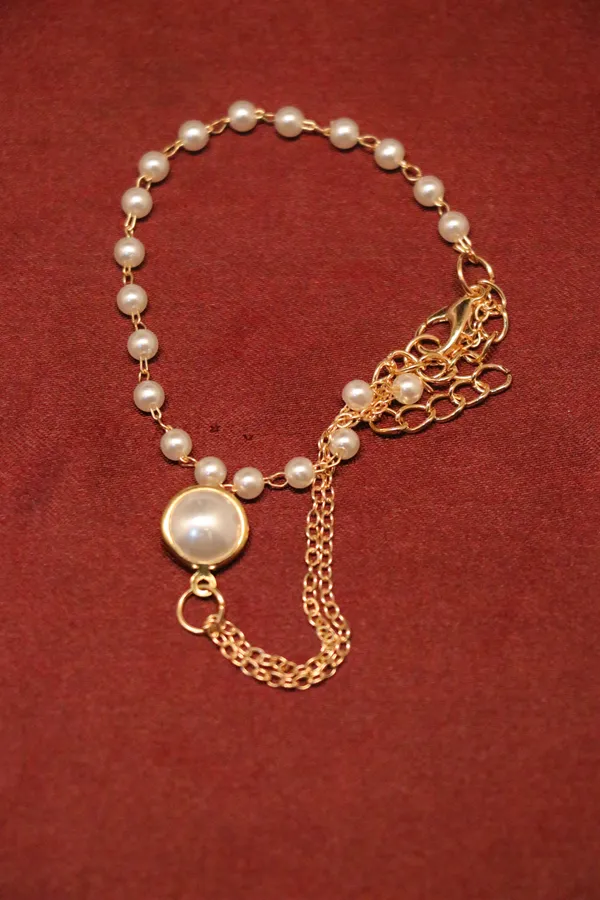 Golden_Alloy_Charm_Bracelet_For_Women