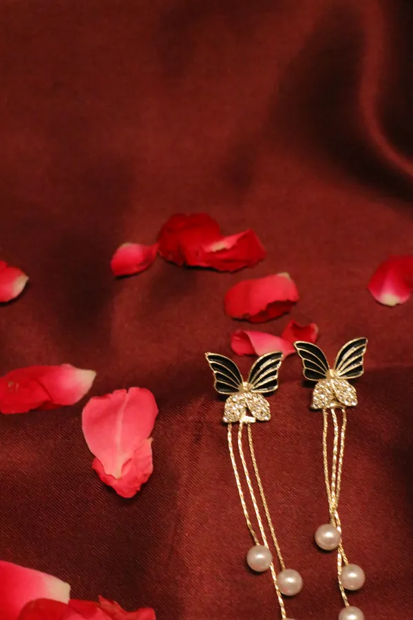 Golden_Alloy_Drop_Earrings_For_Women
