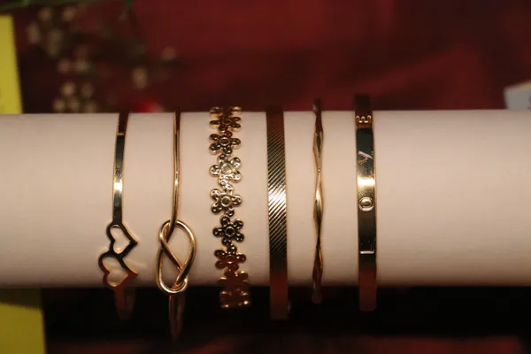 Golden_Alloy_Bangle_Set_For_Women