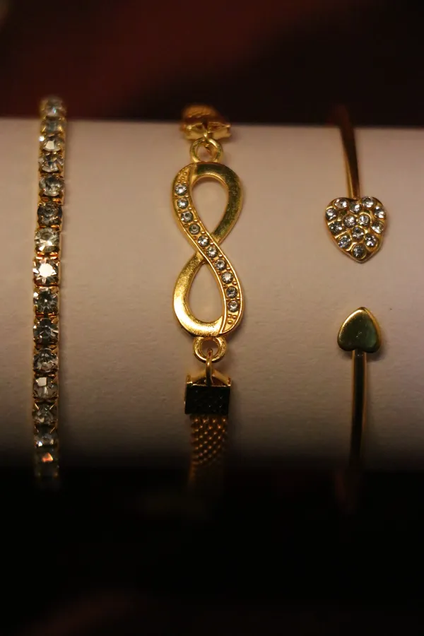 Golden_Alloy_Bracelet_Set_For_Women