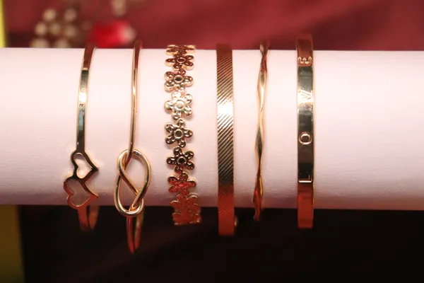 Golden_Alloy_Bangle_Set_For_Women