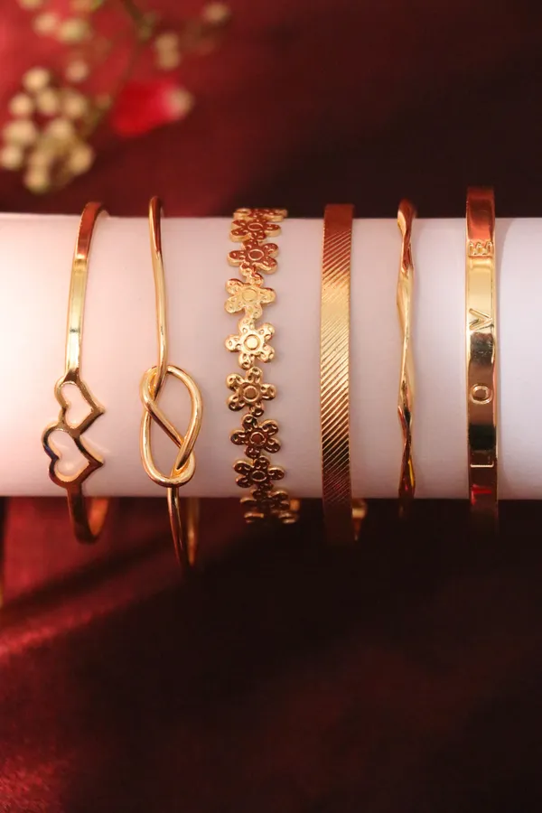 Golden_Alloy_Bangle_Set_For_Women
