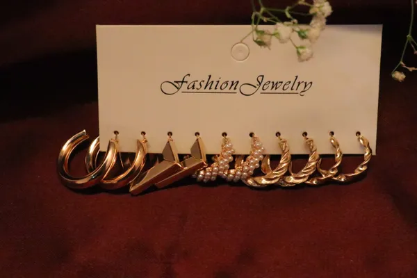 Golden_Alloy_Hoop_Earrings_Set_For_Women