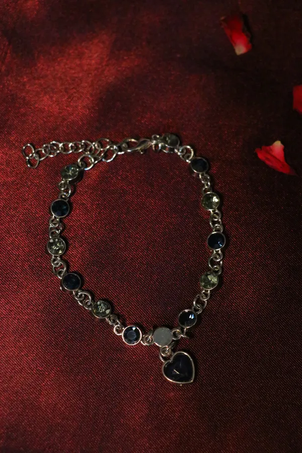 Golden_Alloy_Bracelet_For_Women