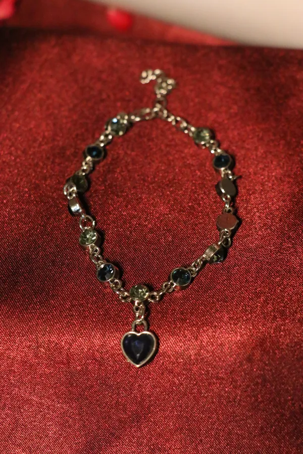 Golden_Alloy_Bracelet_For_Women